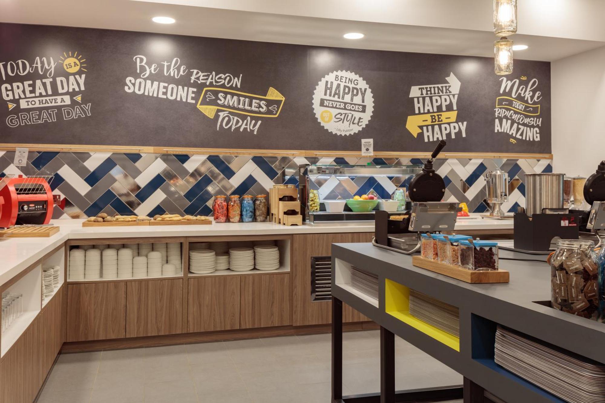 Отель Hampton By Hilton Luton Airport Экстерьер фото