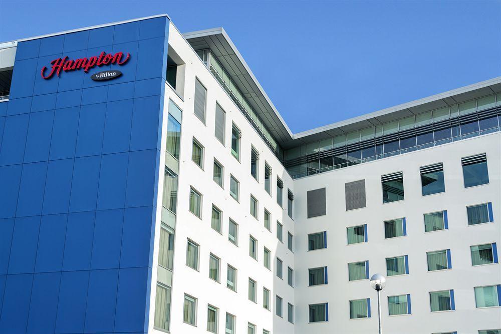 Отель Hampton By Hilton Luton Airport Экстерьер фото