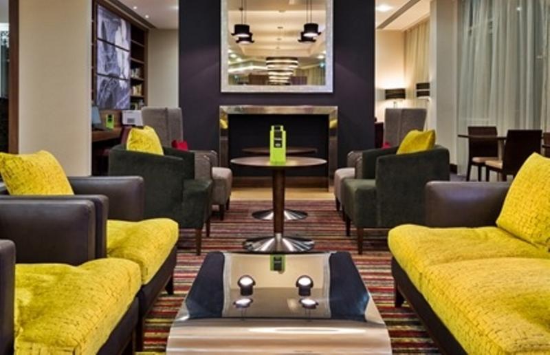 Отель Hampton By Hilton Luton Airport Экстерьер фото