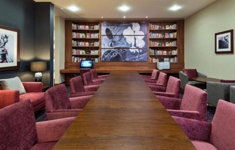 Отель Hampton By Hilton Luton Airport Экстерьер фото